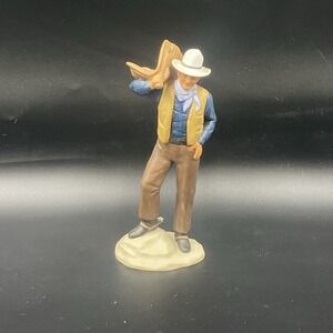 1985 JOHN WAYNE as Bob Seton in "DARK COMMAND" Porcelain Figurine by Avon Vtg